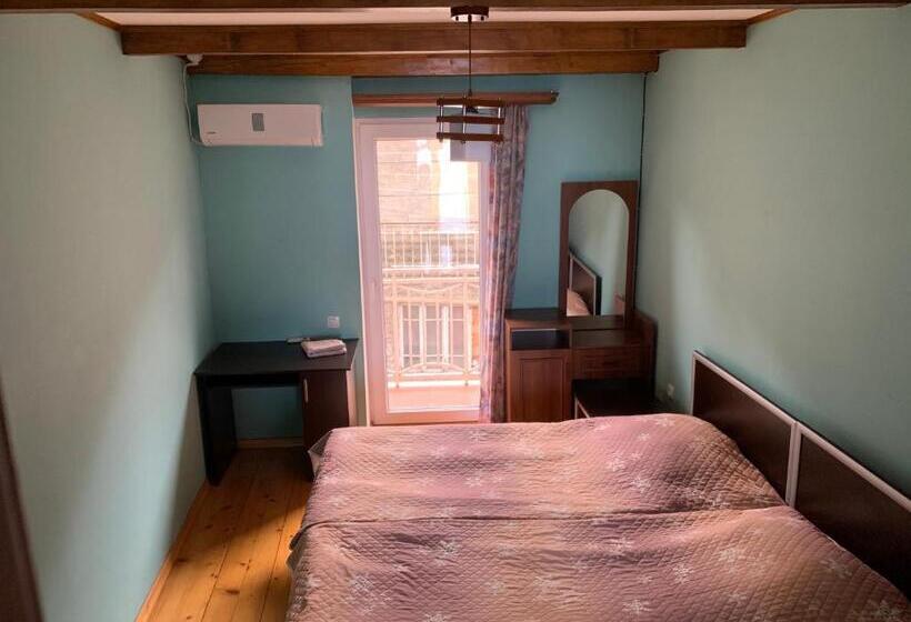اتاق استاندارد با بالکن, Zandarashvili Guest House