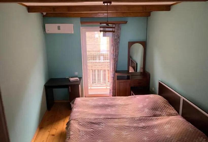 اتاق استاندارد با بالکن, Zandarashvili Guest House
