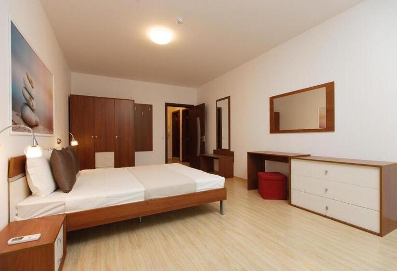 带城市景观带一个卧室的公寓, Silver Beach Apart Complex