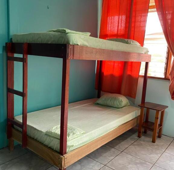 חדר משפחתי, Cabinas Popular