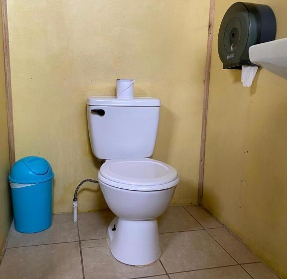 חדר משפחתי, Cabinas Popular