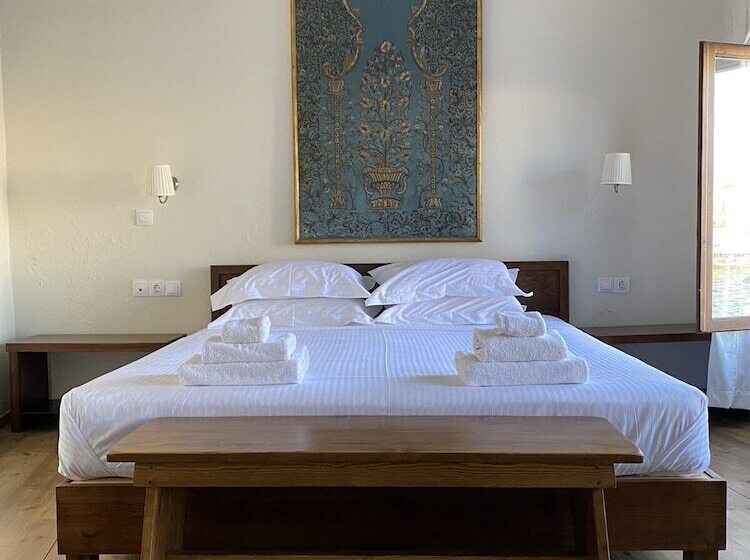 غرفة ديلوكس مطلّة علي البحر, Captain Vasilis