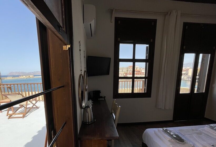 غرفة ديلوكس مطلّة علي البحر, Captain Vasilis