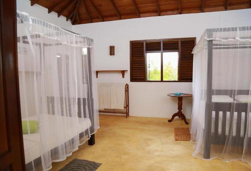 Бунгало Семейное Вид на Море, Ganesh Garden Beach Cabanas