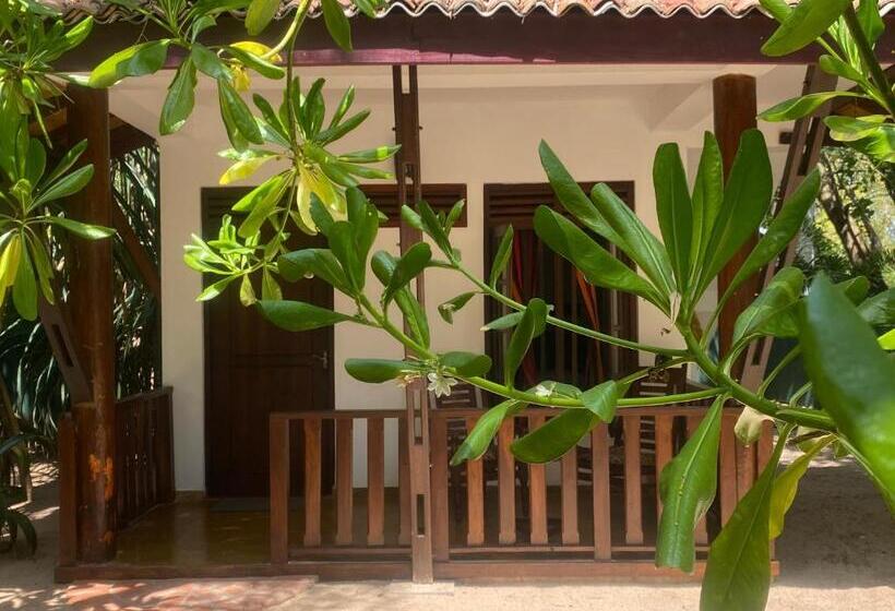 디럭스 룸 측면 바다 전망, Ganesh Garden Beach Cabanas