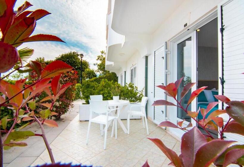 اتاق استاندارد سه نفره, Perla Annexes