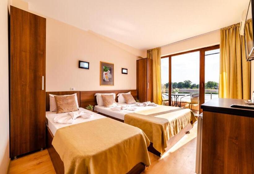 Номер Стандарт Трехместный, Casa Royal Pe Plaja Belona