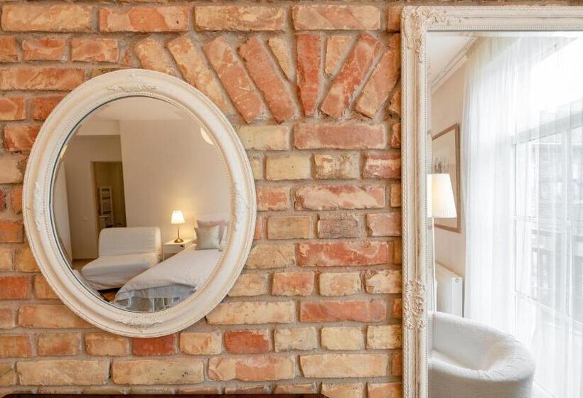 استودیوی لوکس, Vilnius Apartments