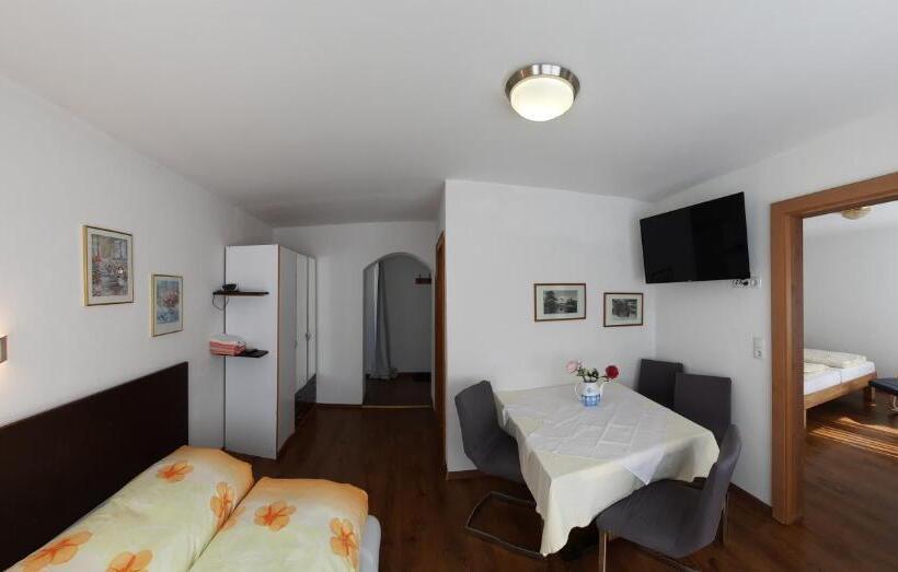 آپارتمان 1 خوابه با چشمانداز, Pension Steinadler