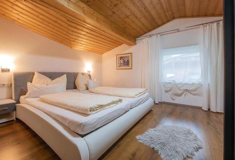 1 Bedroom Penthouse Apartment, Pension Steinadler