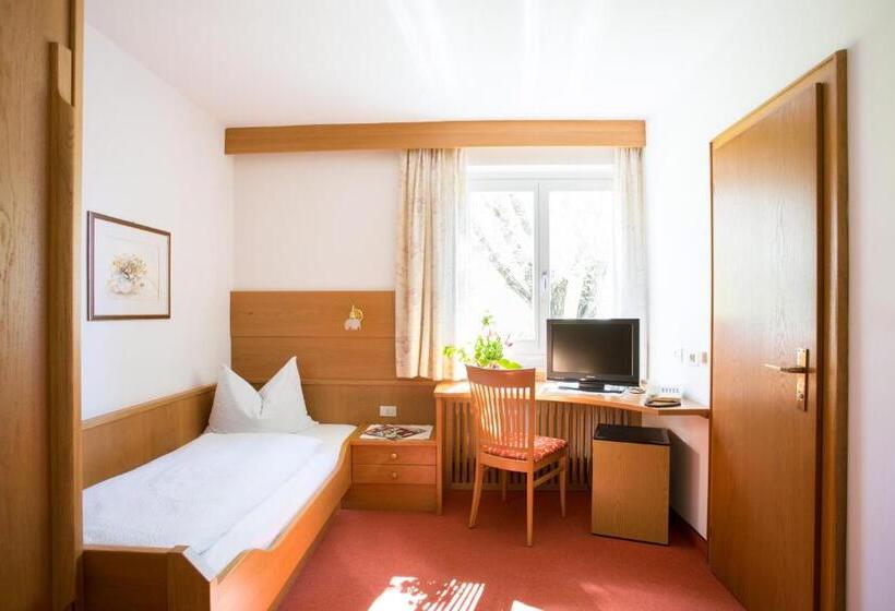 スタンダードシングルルーム, Garni Pluner