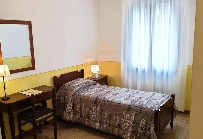 スタンダードトリプルルーム, Piccolo