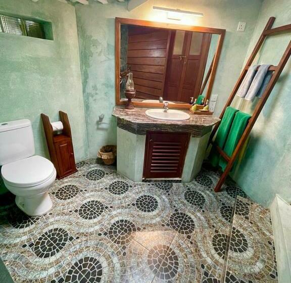 Deluxe Hütte, Rockside Cabanas