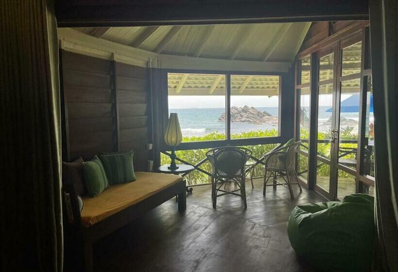 Deluxe Hütte, Rockside Cabanas