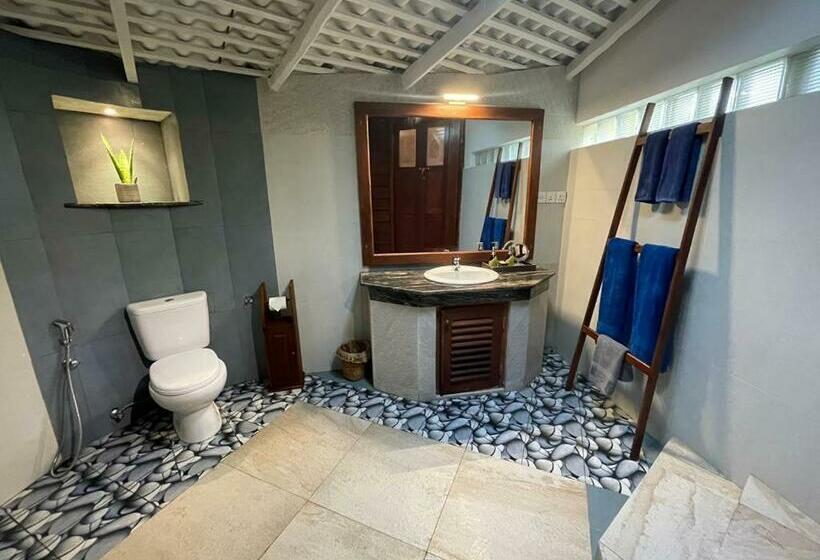 Hütte, Rockside Cabanas