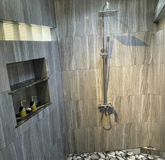 Hütte, Rockside Cabanas