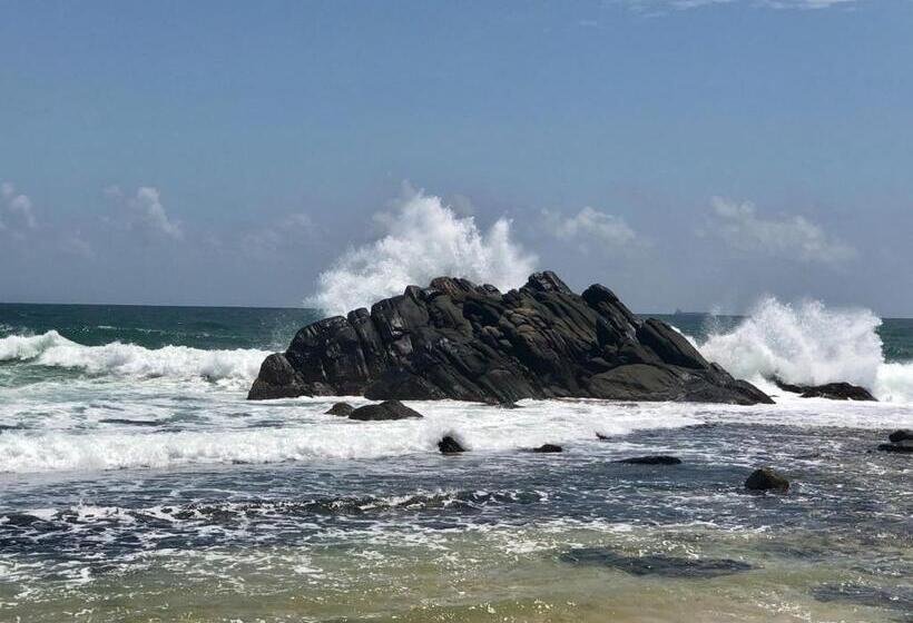 Deluxe Hütte, Rockside Cabanas