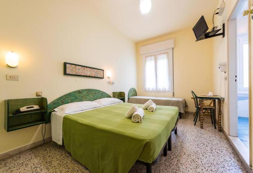 חדר סטנדרט לשלושה, Villa Rosa