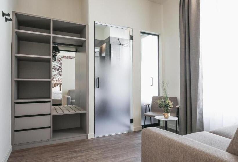 סוויטה דלוקס, Adaastra Boutique