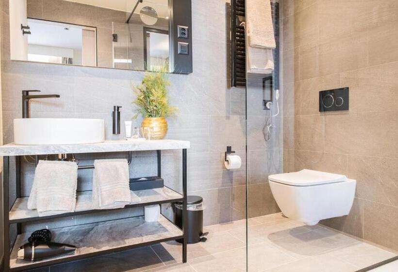 סוויטה דלוקס, Adaastra Boutique