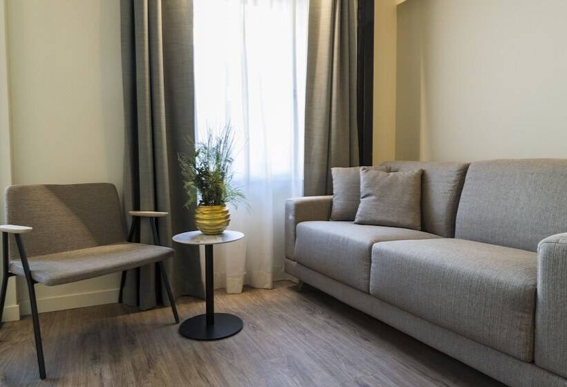 סוויטה דלוקס, Adaastra Boutique