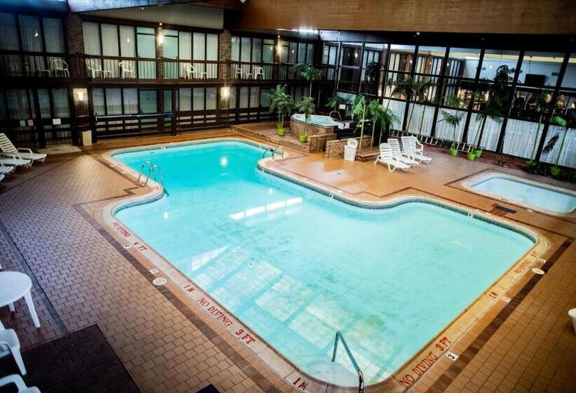 Номер Стандарт Вид на Бассейн, Altoona Grand
