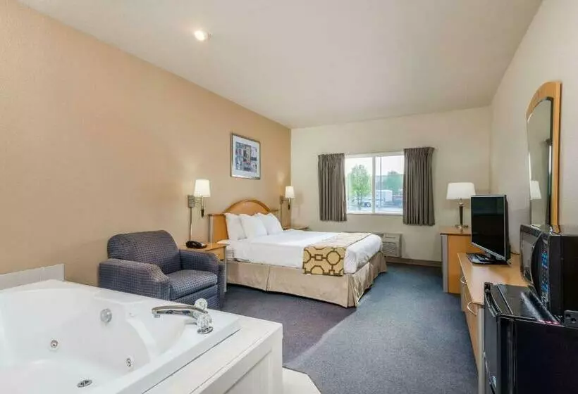 キングサイズベッドのデラックスルーム, Baymont By Wyndham Noblesville