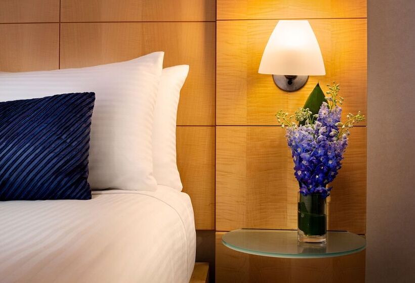 غرفة تنفيذية, Millennium Premier New York Times Square