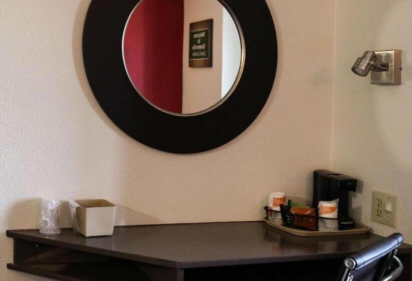 חדר סטנדרט, Econo Lodge Inn & Suites