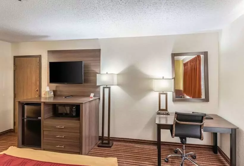 ２ダブルベッドのスタンダードルーム, Econo Lodge Inn & Suites