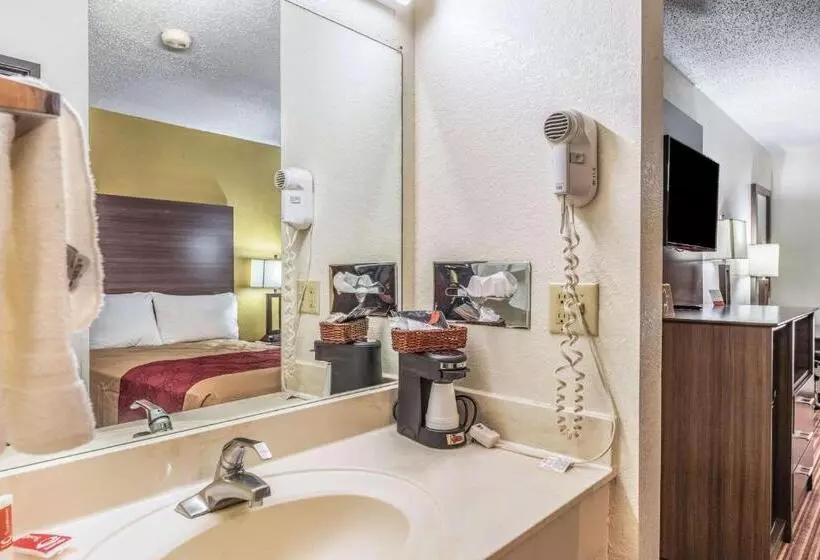 ２ダブルベッドのスタンダードルーム, Econo Lodge Inn & Suites