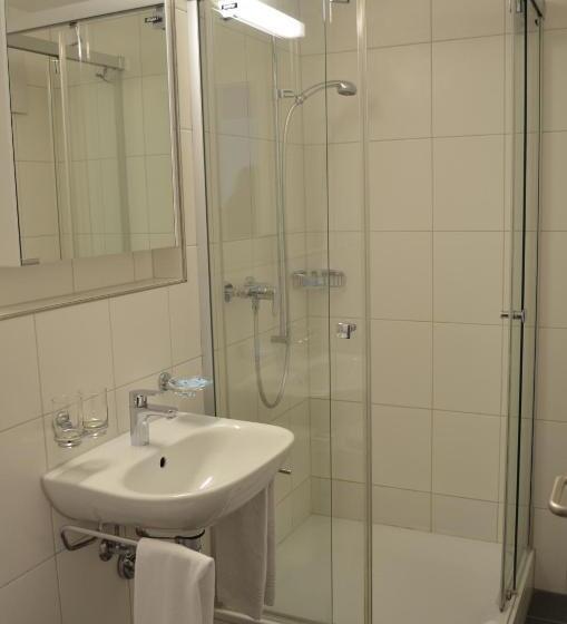 Comfort room with lake view, Kreuz