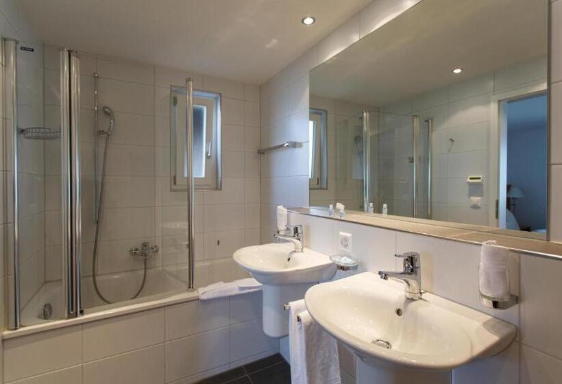 Comfort room with lake view, Kreuz