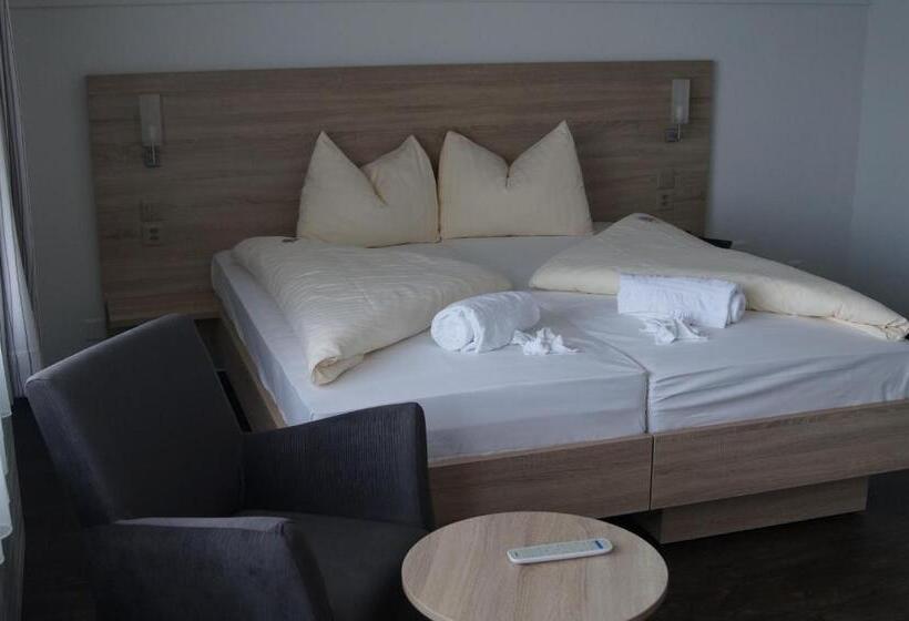 Comfort room with lake view, Kreuz