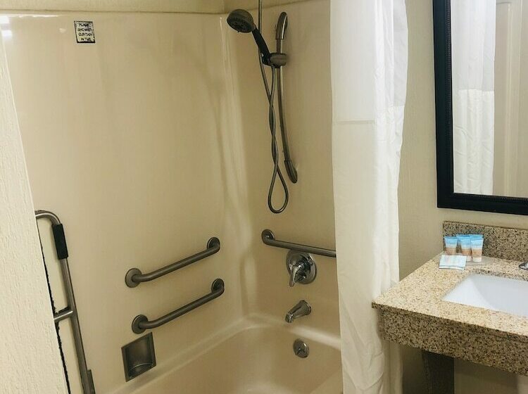 غرفة قياسية, Quail Inn & Suites