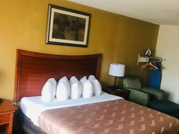 غرفة قياسية, Quail Inn & Suites