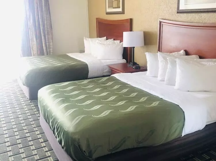 スイート, Quail Inn & Suites