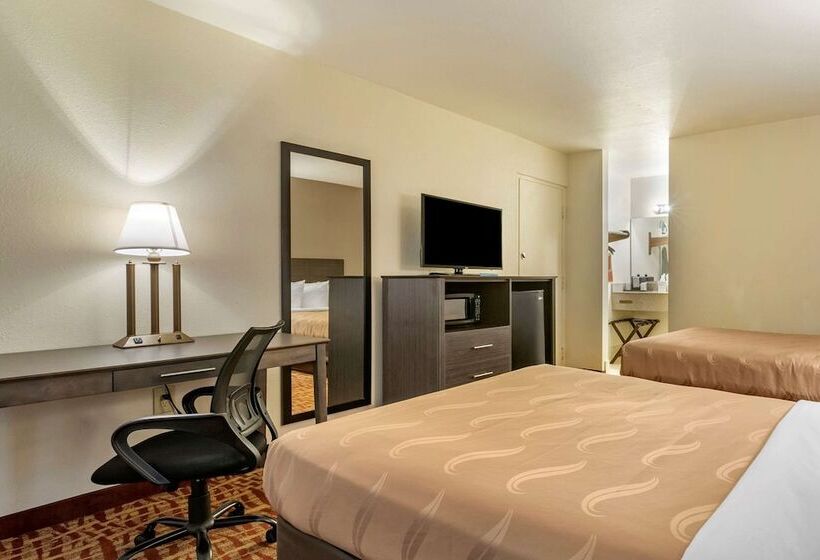 带2个双人床的标准工作室, Quality Inn At Town Center