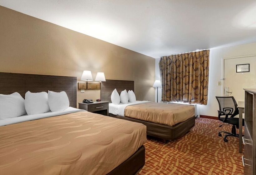 带2个双人床的标准工作室, Quality Inn At Town Center
