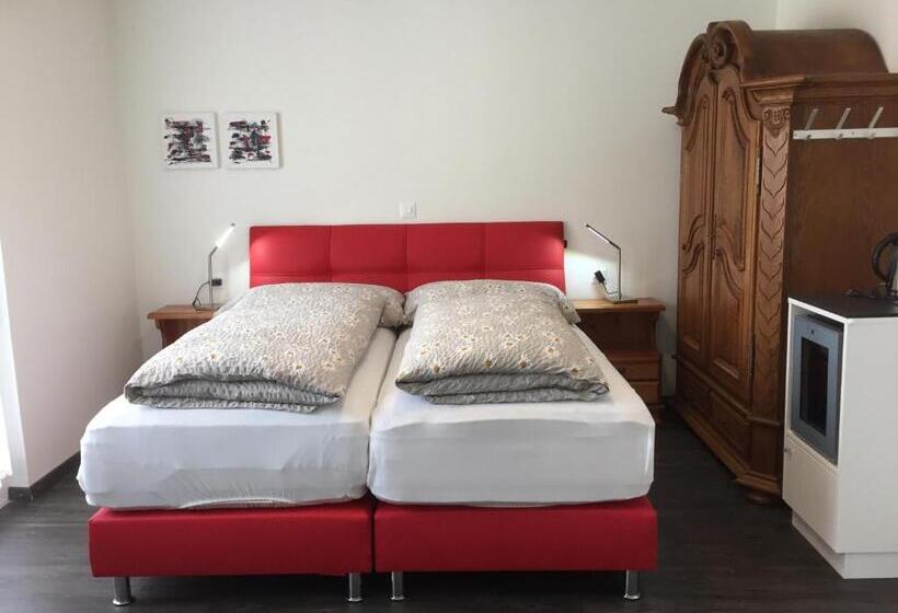 חדר סטנדרט לשלושה, Römerhof