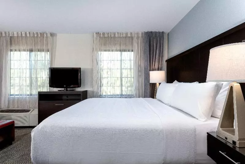 キングサイドベッドのスタンダードワンルーム, Staybridge Suites Chantilly Dulles Airport, An Ihg