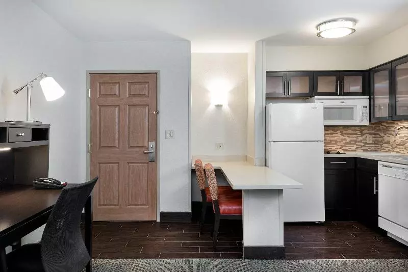 デラックススイート, Staybridge Suites Chantilly Dulles Airport, An Ihg