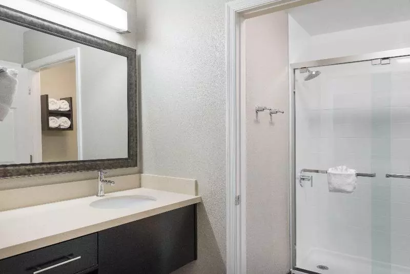 キングサイズベッドのスイートルーム, Staybridge Suites Chantilly Dulles Airport, An Ihg