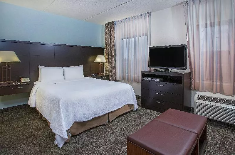 キングサイズベッドのスイートルーム, Staybridge Suites Chattanooga Downtown  Convention Center, An Ihg