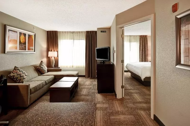 キングサイズベッドのスイートルーム, Staybridge Suites Grand Rapids Kentwood, An Ihg