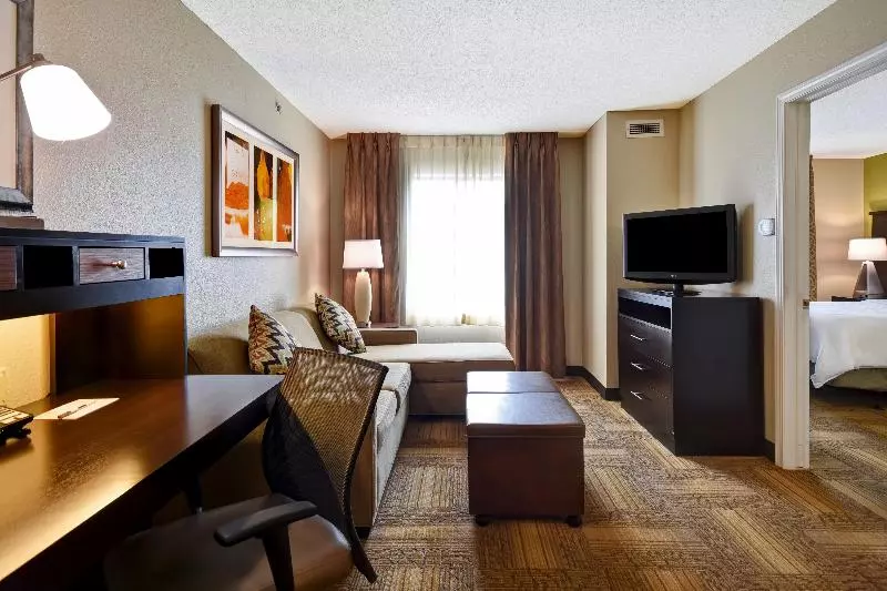 キングサイズベッドのスイートルーム, Staybridge Suites Grand Rapids Kentwood, An Ihg