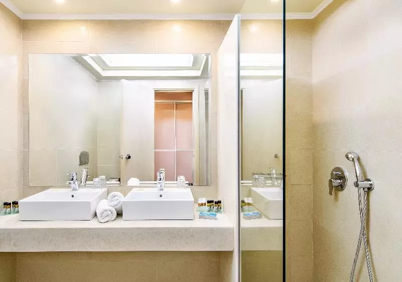 キングサイズベッドのスタンダードルーム, Surestay Plus Hotel By Best Western Redding