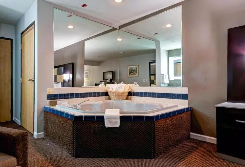 キングサイズベッドのスイートルーム, Surestay Plus Hotel By Best Western Redding