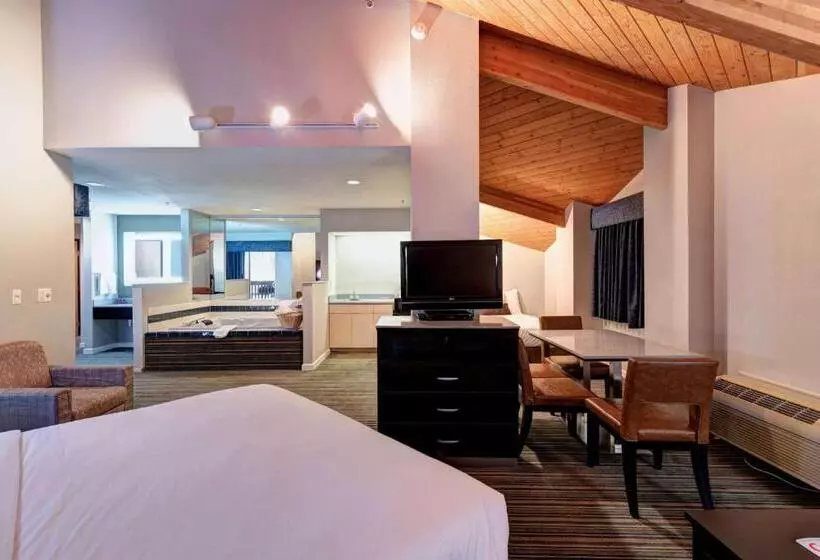 バルコニー付スイート, Surestay Plus Hotel By Best Western Redding