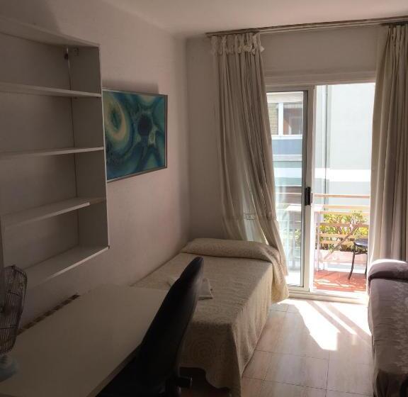 اتاق استاندارد سه نفره, Residencia Alclausell